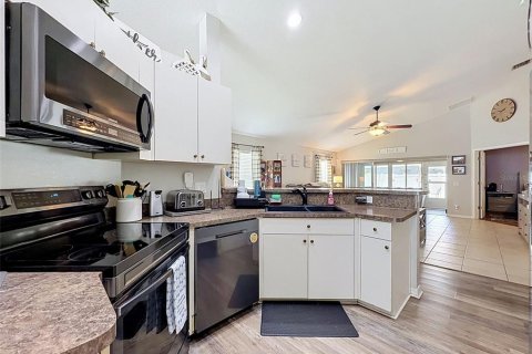 Villa ou maison à vendre à New Port Richey, Floride: 3 chambres, 155.61 m2 № 2296152 - photo 5
