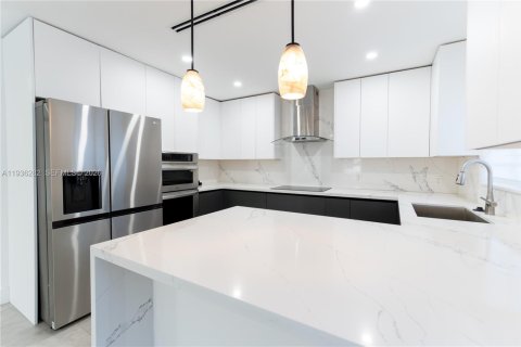 Villa ou maison à vendre à South Miami, Floride: 3 chambres, 126.25 m2 № 1996644 - photo 17