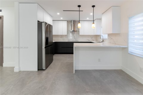 Villa ou maison à vendre à South Miami, Floride: 3 chambres, 126.25 m2 № 1996644 - photo 16