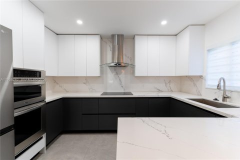 Villa ou maison à vendre à South Miami, Floride: 3 chambres, 126.25 m2 № 1996644 - photo 21