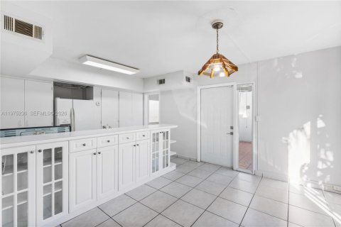 Townhouse in Miami Lakes, Florida 2 bedrooms, 73.39 sq.m. № 2036322 - photo 8