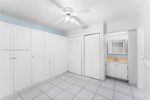 Townhouse in Miami Lakes, Florida 2 bedrooms, 73.39 sq.m. № 2036322 - photo 16
