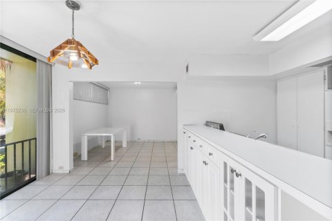 Townhouse in Miami Lakes, Florida 2 bedrooms, 73.39 sq.m. № 2036322 - photo 2