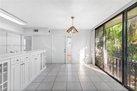 Townhouse in Miami Lakes, Florida 2 bedrooms, 73.39 sq.m. № 2036322 - photo 9