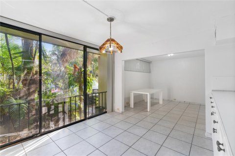 Townhouse in Miami Lakes, Florida 2 bedrooms, 73.39 sq.m. № 2036322 - photo 6