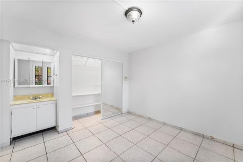 Townhouse in Miami Lakes, Florida 2 bedrooms, 73.39 sq.m. № 2036322 - photo 12