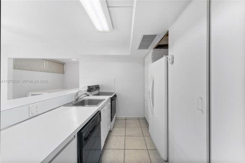 Townhouse in Miami Lakes, Florida 2 bedrooms, 73.39 sq.m. № 2036322 - photo 4