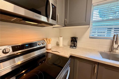Casa en venta en Salt Springs, Florida, 2 dormitorios, 62.43 m2 № 2214390 - foto 23