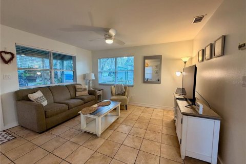 Casa en venta en Salt Springs, Florida, 2 dormitorios, 62.43 m2 № 2214390 - foto 13