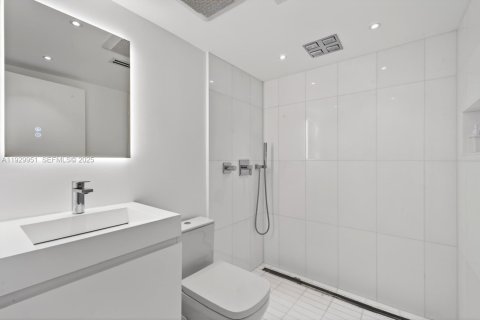 Condominio en venta en Miami Beach, Florida, 1 dormitorio, 84.73 m2 № 1993634 - foto 13