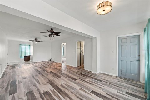 Condo in Seminole, Florida, 1 bedroom  № 2379587 - photo 5