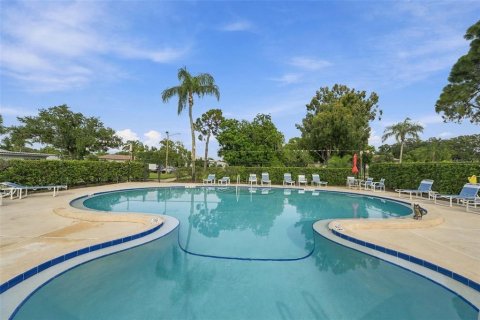 Condo in Seminole, Florida, 1 bedroom  № 2379587 - photo 16