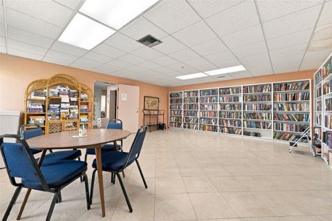 Condo in Seminole, Florida, 1 bedroom  № 2379587 - photo 13
