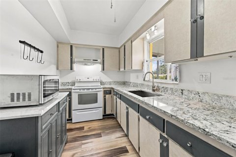 Condo in Seminole, Florida, 1 bedroom  № 2379587 - photo 6