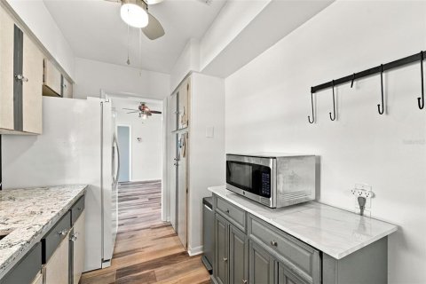 Condo in Seminole, Florida, 1 bedroom  № 2379587 - photo 7