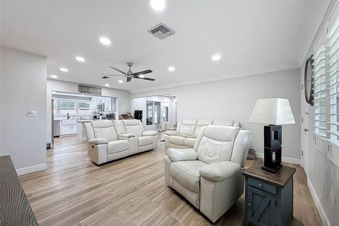 Casa en venta en Kenneth City, Florida, 2 dormitorios, 112.13 m2 № 1910696 - foto 10