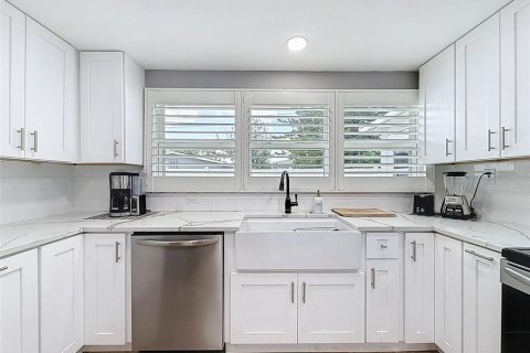 Casa en venta en Kenneth City, Florida, 2 dormitorios, 112.13 m2 № 1910696 - foto 17