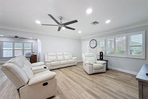 Casa en venta en Kenneth City, Florida, 2 dormitorios, 112.13 m2 № 1910696 - foto 9