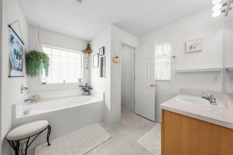 House in Palm Bay, Florida 3 bedrooms, 172.61 sq.m. № 2113595 - photo 21