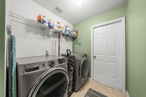 House in Palm Bay, Florida 3 bedrooms, 172.61 sq.m. № 2113595 - photo 25
