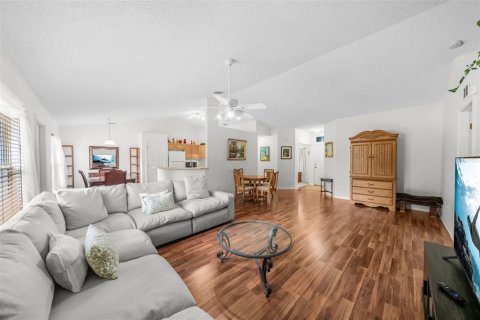 House in Palm Bay, Florida 3 bedrooms, 172.61 sq.m. № 2113595 - photo 8