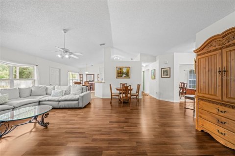 House in Palm Bay, Florida 3 bedrooms, 172.61 sq.m. № 2113595 - photo 6