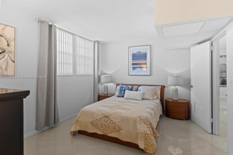 Снять в аренду кондоминиум в Холливуд, Флорида 1 спальня, 75.44м2, № 1955763 - фото 16