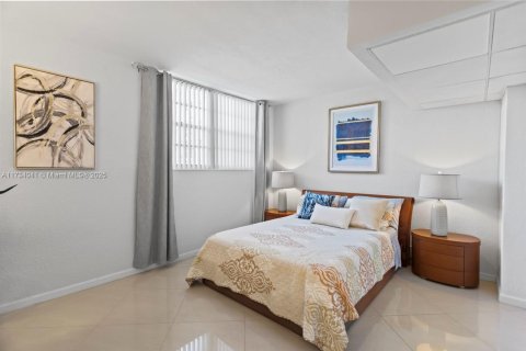 Снять в аренду кондоминиум в Холливуд, Флорида 1 спальня, 75.44м2, № 1955763 - фото 19