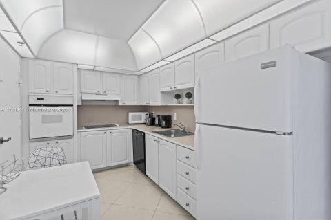 Снять в аренду кондоминиум в Холливуд, Флорида 1 спальня, 75.44м2, № 1955763 - фото 21