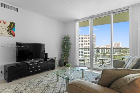 Снять в аренду кондоминиум в Холливуд, Флорида 1 спальня, 75.44м2, № 1955763 - фото 8
