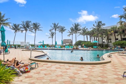 Снять в аренду кондоминиум в Холливуд, Флорида 1 спальня, 75.44м2, № 1955763 - фото 27