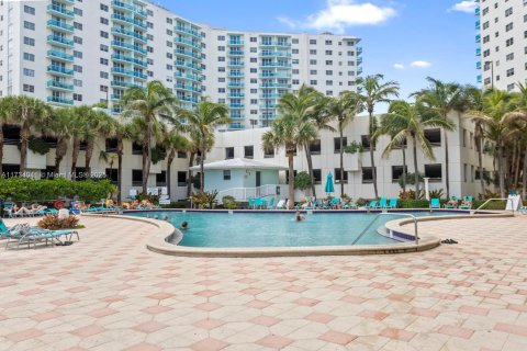 Снять в аренду кондоминиум в Холливуд, Флорида 1 спальня, 75.44м2, № 1955763 - фото 29