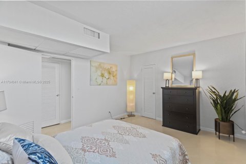 Снять в аренду кондоминиум в Холливуд, Флорида 1 спальня, 75.44м2, № 1955763 - фото 18