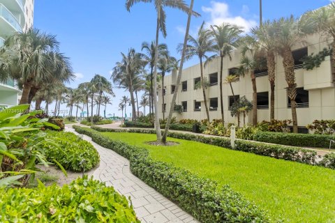 Снять в аренду кондоминиум в Холливуд, Флорида 1 спальня, 75.44м2, № 1955763 - фото 26