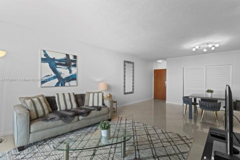 Снять в аренду кондоминиум в Холливуд, Флорида 1 спальня, 75.44м2, № 1955763 - фото 7