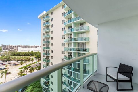 Снять в аренду кондоминиум в Холливуд, Флорида 1 спальня, 75.44м2, № 1955763 - фото 10