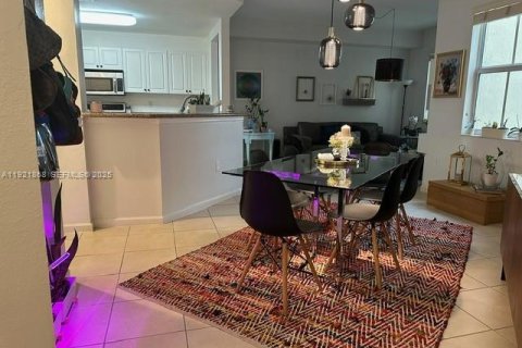 Condominio en venta en Doral, Florida, 2 dormitorios, 115.2 m2 № 1982259 - foto 4