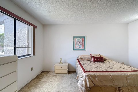 Townhouse in Miami, Florida 3 bedrooms, 126.35 sq.m. № 1865139 - photo 30