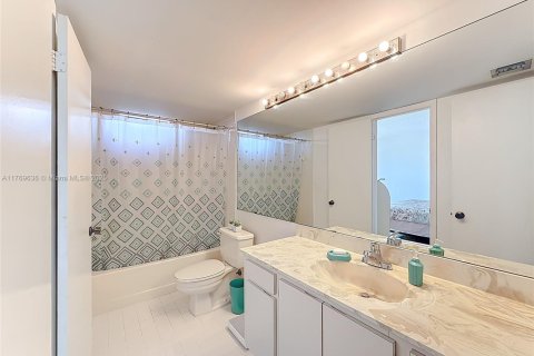 Townhouse in Miami, Florida 3 bedrooms, 126.35 sq.m. № 1865139 - photo 24