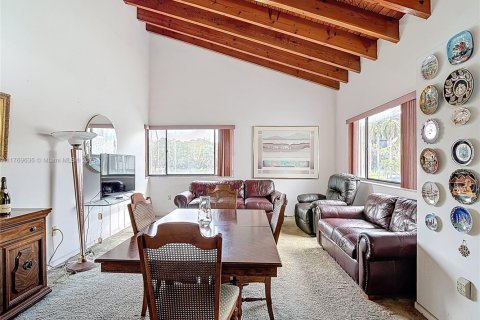 Townhouse in Miami, Florida 3 bedrooms, 126.35 sq.m. № 1865139 - photo 11