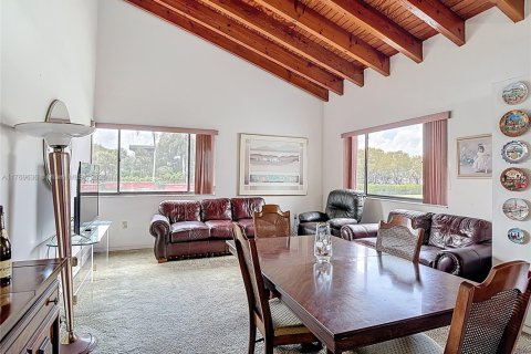 Townhouse in Miami, Florida 3 bedrooms, 126.35 sq.m. № 1865139 - photo 1