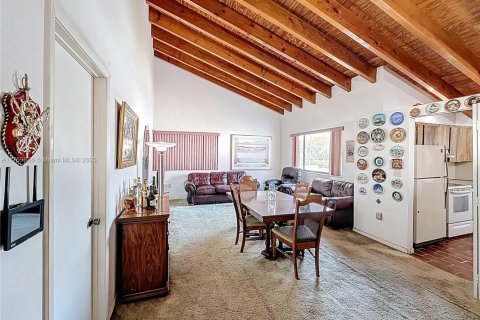 Townhouse in Miami, Florida 3 bedrooms, 126.35 sq.m. № 1865139 - photo 12