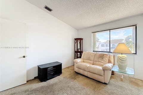 Townhouse in Miami, Florida 3 bedrooms, 126.35 sq.m. № 1865139 - photo 26