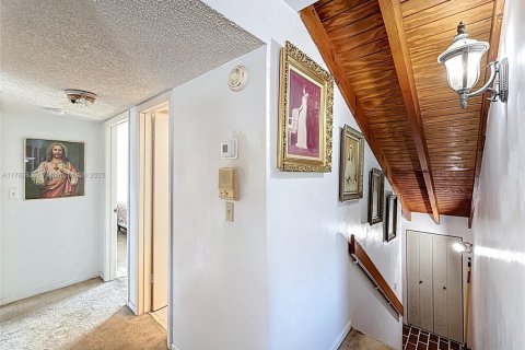 Townhouse in Miami, Florida 3 bedrooms, 126.35 sq.m. № 1865139 - photo 9