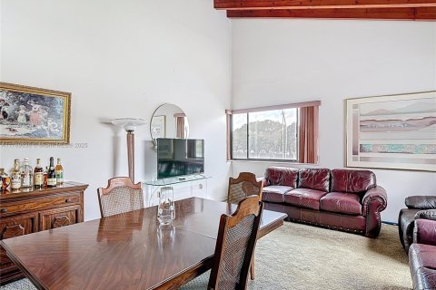 Townhouse in Miami, Florida 3 bedrooms, 126.35 sq.m. № 1865139 - photo 15