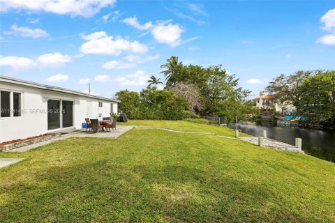 House in Miami, Florida 3 bedrooms, 97.27 sq.m. № 1998865 - photo 22