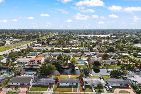 House in Miami, Florida 3 bedrooms, 97.27 sq.m. № 1998865 - photo 29