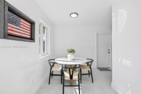 House in Miami, Florida 3 bedrooms, 97.27 sq.m. № 1998865 - photo 6