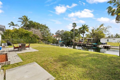 House in Miami, Florida 3 bedrooms, 97.27 sq.m. № 1998865 - photo 3