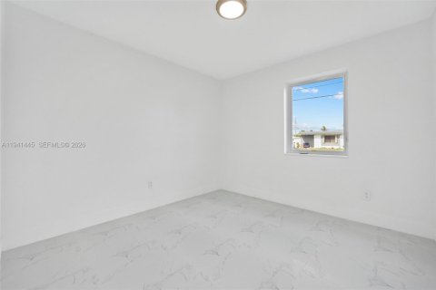 House in Miami, Florida 3 bedrooms, 97.27 sq.m. № 1998865 - photo 14